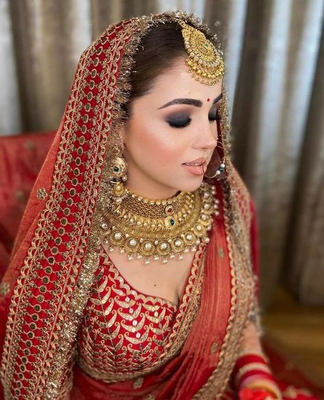 10+ Best Bridal Makeup Artist In West Delhi For Your Perfect Look! - SetMyWed Bridal Makeup For Red Lehenga, Red Bridal Makeup, Odia Bride, Duptta Design, Bridal Jewelry Sets Brides, Red Bridal Dress, Bridal Eye Makeup, Bridesmaid Saree, Wedding Lehenga Designs