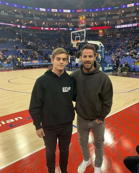 Jamie Redknapp on Instagram: "@nbaeurope can’t wait for this . @nyknicks v @washwizards with @charley_redknapp" Jamie Redknapp Style, Jamie Redknapp, Fashion Style Summer, Autumn Style, Mens Style, Style Summer, Fashion Inspiration, Autumn Fashion, Summer Fashion