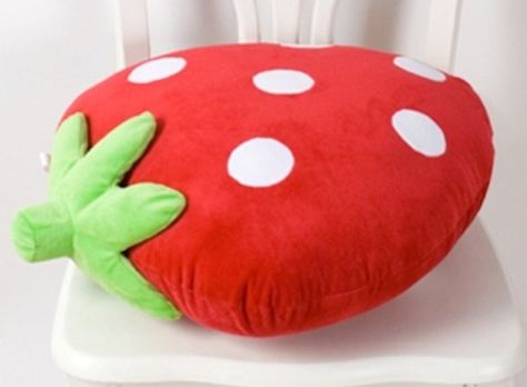 Strawberry cushion Kawaii Pillow, Food Pillows, Diy Fluffy Slime, Felt Pillow, Bantal Sofa, Cozy Pillow, Kawaii Plushies, Cute Pillows, Diy Pillows