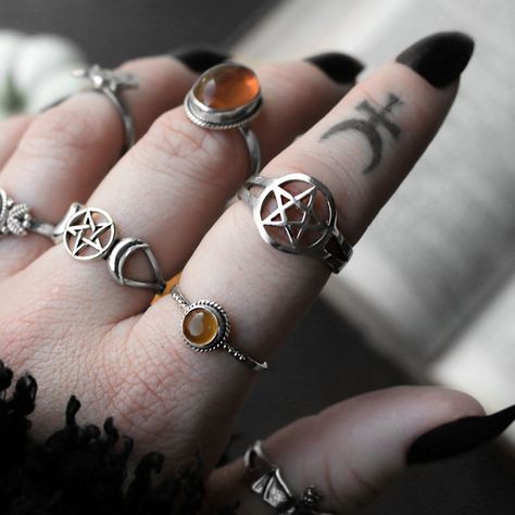 Witchy Rings Aesthetic, Gothic Jewelry Aesthetic, Gothic Rings Aesthetic, Hand Full Of Rings, Ring Combos, Witchy Rings, Pentagram Ring, Strange Rings, Triple Moon Pentagram