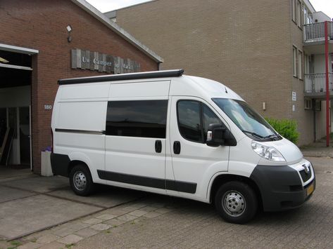 Peugeot Boxer L2 H2 - Uw camper op maat Camper Exterior, Citroen Ds, Car Camping, Camping Car, Caravan, Peugeot, Camping, Exterior, Vehicles