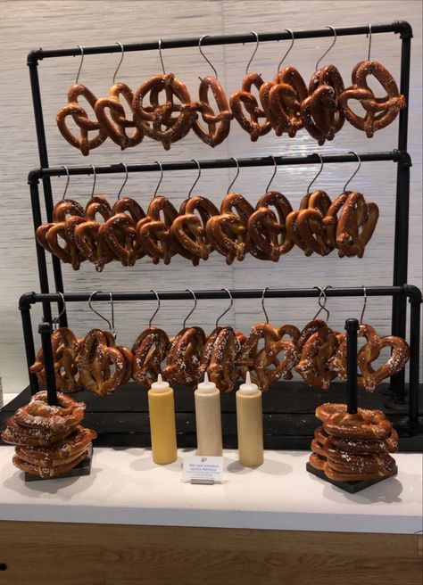 Pretzel Bar Wedding, Wedding Pretzels, Pretzel Bar, Doughnut Stand, Pretzel Bars, Bar Industrial, Wedding Appetizers, Donut Bar, Brewery Wedding