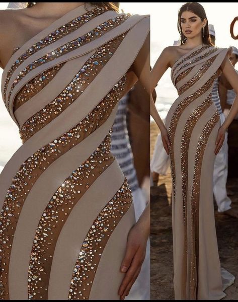 Evening Dresses One Shoulder, Dress Red Carpet, Luxury Champagne, Prom Dress Red, Champagne Evening Dress, Shimmery Dress, Classy Gowns, Chic Dress Classy, Lace Gown Styles