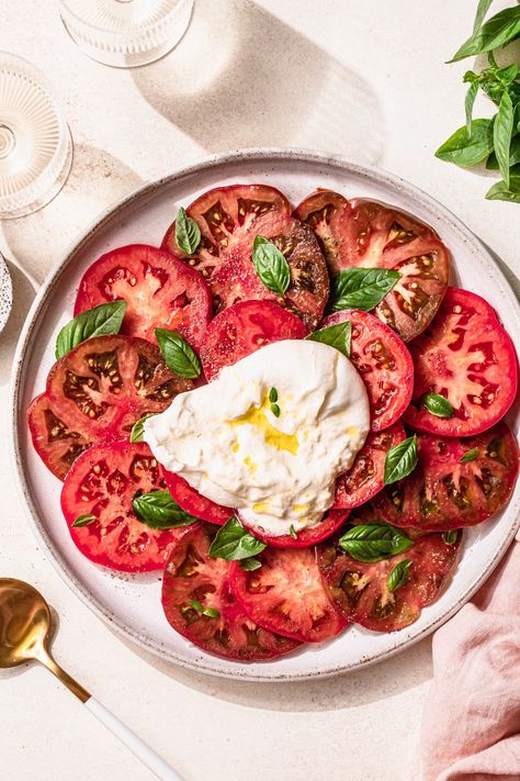 Heirloom Tomatoes Burrata, Burrata Tomato Salad, Italian Style Dinner, Italian Salads, Burrata Caprese Salad, Tomato Burrata Salad, Burrata Caprese, Antipasto Pasta Salads, Club Vibes