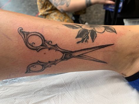 Vintage Scissors Tattoo, Hair Stylist Tattoo Designs, Hair Scissor Tattoos, Bday Tattoo, Scissor Tattoo, Cosmetology Tattoos, Shears Tattoo, Hairdresser Tattoos, Hairstylist Tattoos