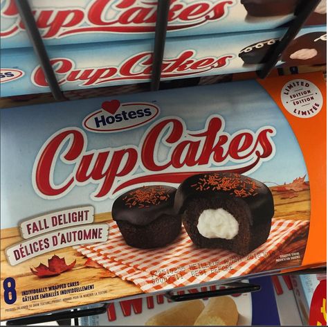 Hostess Chocolate Cupcakes - Canada Hostess Cakes, American Sweets, Hostess Cupcakes, Snack Cakes, Fall Cupcakes, Anime Ideas, Junk Food Snacks, Cupcake Flavors, Food Snacks