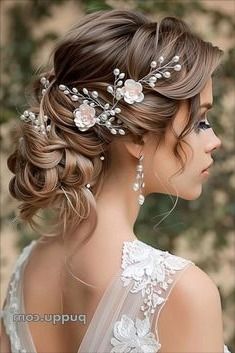 Modern Bridal Hairstyles, New Bridal Hairstyle, Bridgerton Wedding, Winter Wedding Hair, Classic Wedding Hair, Wedding Hairstyles Bride, Fairy Tale Wedding Dress, Pinterest Hair, Wedding Hair Inspiration