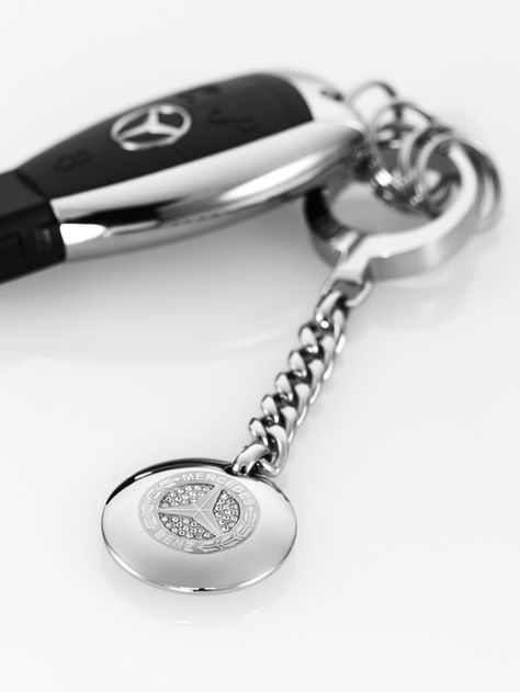 Car Keys Keychain Ideas, Mercedes Accessories, Car Keys Keychain, Mercedes Benz Accessories, Vintage Mercedes, Luxury Car Garage, Car Life Hacks, Luxury Lifestyle Aesthetic, Mercedes Slk