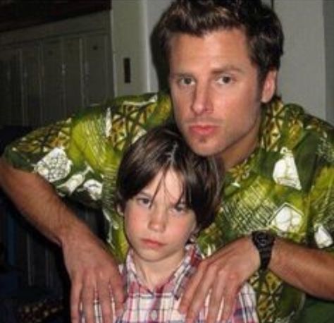 Little shawn and big shawn Sean Spencer Psych, Shawn Spencer Fanart, Psych Shawn And Gus, Mon Son, Psych Memes, Psych Quotes, Real Detective, Shawn And Gus, James Roday