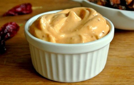 Mayonesa de chipotle Chipotle Mayonnaise, Vegan Dips, Dipping Sauces Recipes, Vegan Dip, Mexico Food, Full Meal Recipes, Sweet Potato Fries, French Fries, Dipping Sauce