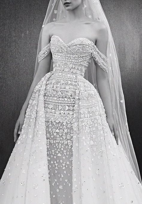 Wedding Dresses Zuhair Murad, Zuhair Murad Bridal, Geometric Beadwork, Wedding Dress Crafts, Bridal Room, Dreamy Wedding Dress, Dress Couture, Hijab Wedding, Stylish Wedding Dresses