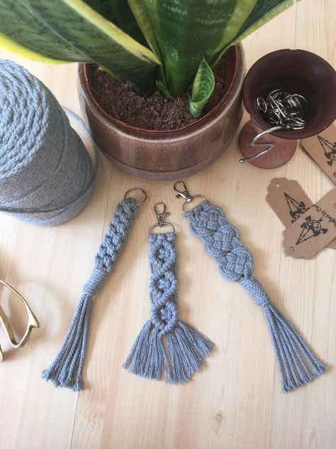 Macrame Key Chains Patterns, Macrame Key Chains Tutorials, Macrame Key Chains Diy, Macrame Keyrings, Macrame Key Chains, Handmade Keyrings, Macrame Tassels, Knot Keychain, Simpul Makrame