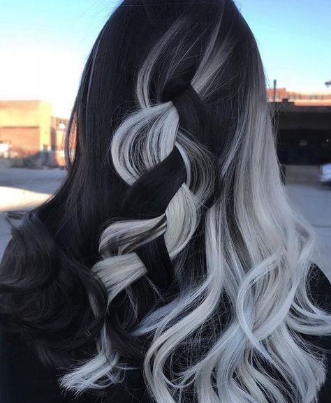 Black And White Hair, Split Dyed Hair, Hair Color Underneath, Cute Hair Colors, Hair Color Streaks, Dyed Hair Inspiration, Pretty Hair Color, Dye My Hair, Hair Dye Colors