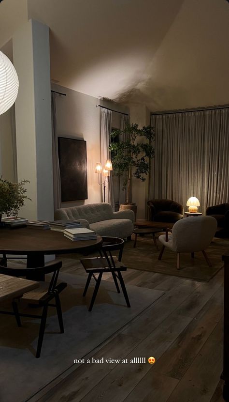 Classy Nyc Apartment, New York Studio Apartment Aesthetic, Nyc Small Apartment, Nyc Small Apartment Aesthetic, Small Apartment Aesthetic Cozy, New York Apartment Aesthetic Interior, Nyc Apartment Living Room, Studio Apartment Aesthetic, Small Apartment Aesthetic