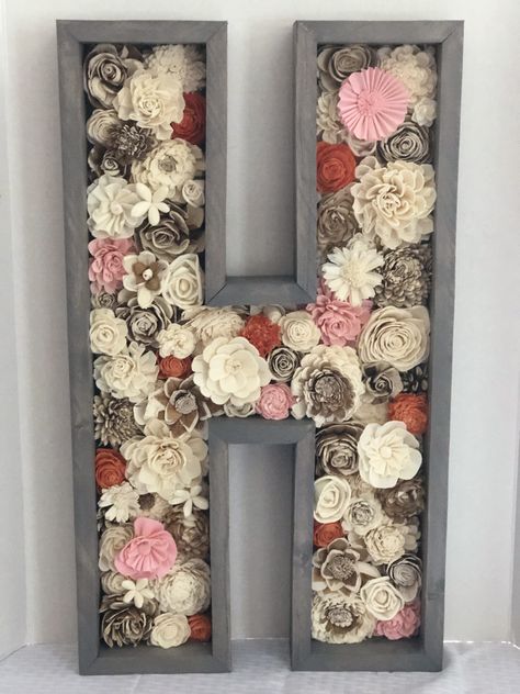 Wood Flower Wall Decor, Wood Flowers Wall Decor, Wood Flower Decor, Wooden Flower Decor, Wood Flower Projects, Wood Flower Crafts, Corkboard Decor, Paper Flower Wall Art, Paper Flower Wall