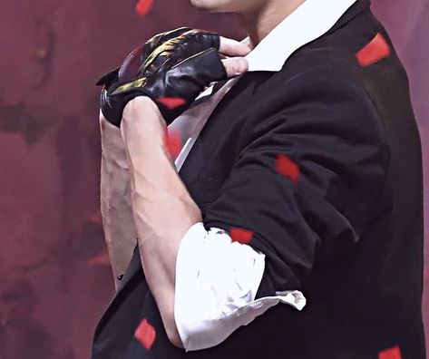 Wooyoung Veins, Wooyoung Hands, Veiny Hands, I Need God, Red Filter, Wooyoung Ateez, Bandana Hairstyles, Woo Young, Kpop Idol