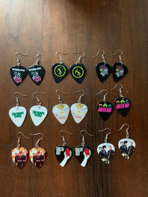 Show your love of punk with a pair of Green Day guitar pick earrings! Fish hook earring style made of nickle free rhodium. Guitar pick made of plastic. Choose your favorite style. Green Day Guitar, Funky Crafts, Random Jewelry, Grabby Hands, Crafty Jewelry, Guitar Pick Jewelry, Guitar Pick Earrings, Punk Earrings, Punk Aesthetic