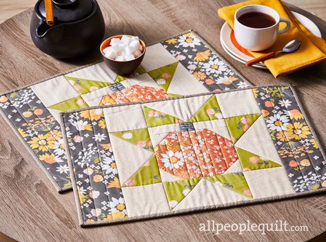 Pumpkin Star Place Mat Fun Table Runner, All People Quilt, Quilted Placemat Patterns, Placemat Patterns, Quilted Placemat, Quilted Placemats, Quilted Table Runners Patterns, Place Mats Quilted, Placemats Patterns