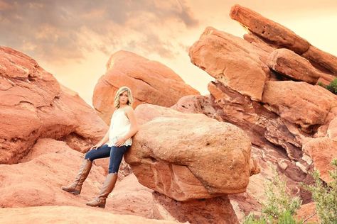 Garden Of The Gods Senior Pictures, Garden Of The Gods Photo Ideas, Senior Picture Ideas In Colorado, Garden Of Gods Colorado, Colorado Springs Garden Of The Gods, Backyard Inspo, Grad Pics, Strike A Pose, Senior Photos