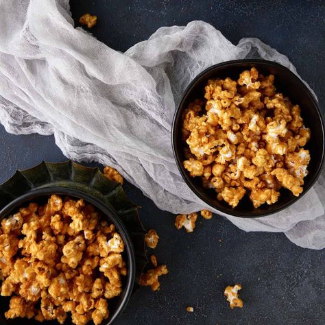 Homemade Caramel Corn, Caramel Corn Recipes, Homemade Salted Caramel, Popcorn Recipes Caramel, Salty Popcorn, Salted Caramel Popcorn, Homemade Caramel Sauce, Butter Popcorn, Caramel Corn