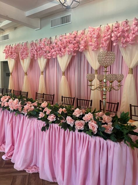 Quincera Main Table, Wuince Main Table, Quinceanera Table Main, Floral Backdrop Quinceanera, Quinceanera Main Table Ideas Pink, Pink Quinceanera Decorations Main Table, Quince Backdrop Ideas, Wedding Car Deco, Wedding Decorations Diy Centerpiece