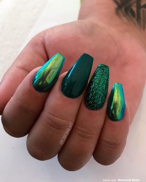 St. Patricks Day Nails, Dark Green Glitter Nails, Nails Green Chrome, Emerald Green Chrome Nails, Green Glitter Nails, Green Chrome Nails, St Patricks Day Nails, Light Elegance, Green Acres