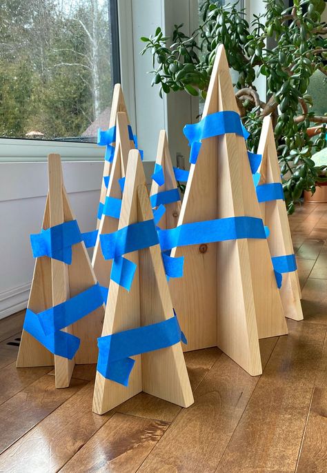 DIY Wood Christmas Trees - Make Your Own Wood Tabletop Trees! Diy Christmas Decorations Wood Projects, Wood Tree Christmas Decor, Rustic Wood Trees Christmas Decorations, Stained Wood Christmas Tree, Diy Wood Christmas Tree Projects, Wooden Holiday Crafts Diy Projects, Christmas Decor Out Of Wood, Wood Projects Holidays, Make Wooden Christmas Trees