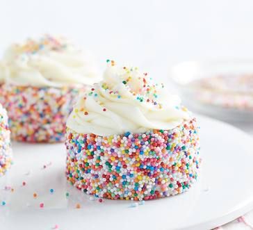 Funfetti Cakes, Crisco Recipes, Funfetti Cupcakes, Funfetti Cake Mix, Pillsbury Recipes, Confetti Cake, Salty Cake, Funfetti Cake, Cake Walk