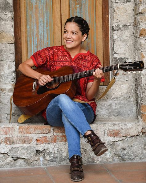 Chino Lemus  (@chinolemus) en Instagram: "Natalia lafourcade Celebrandro Mexico @tudiscovery" Natalia Lafourcade Aesthetic, Non Binary Fashion, Musician Photography, Guitar Girl, Latina Fashion, Mexican Culture, Female Singers, Woman Crush, Music Is Life