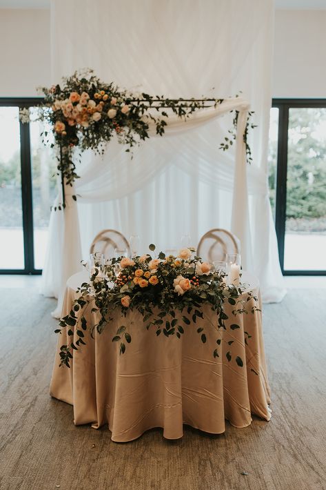 Sweetheart Table Wedding Simple, Sweetheart Table Wedding Backdrop, Rustic Sweetheart Table, Table Floral Arrangements, Head Tables, Sweetheart Table Wedding, Sweetheart Table, Simple Weddings, Wedding Backdrop