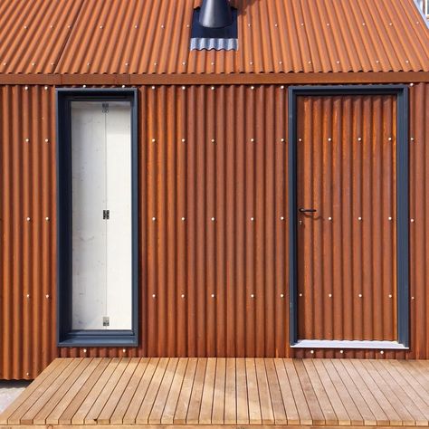 Bothy Stores on Instagram: “Artist Bothy detail: Corten corrugated cladding and Siberian Larch decking this time  #artistbothy #corten #siberianlarch #bothy #cabin…” Corrugated Iron House, Corrugated Cladding, Shed Siding, Copper Cladding, Corrugated Metal Siding, Bridge Project, Cladding Materials, Exterior Facade, Metal Cladding