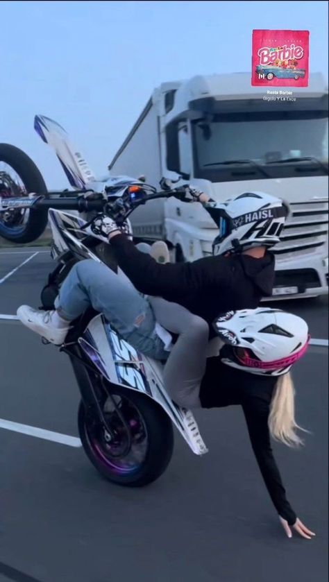 Motocross Couple, Bike Couple, Biker Couple, Motorcycle Couple, Moto Yamaha, Motocross Love, Cool Dirt Bikes, Image Moto, Motorcross Bike