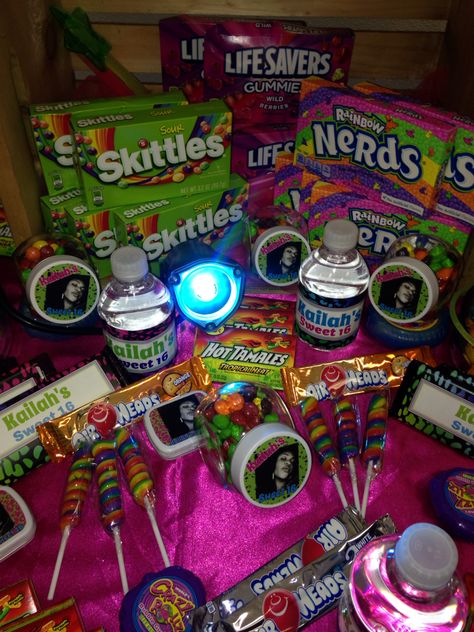 Glow In The Dark Party Snack Ideas, Glow In The Dark Party Bags, Glow In The Dark Candy Table, Glow In The Dark Hotel Party Ideas, Sweet And Sour Birthday Theme, Party Ideas Glow In The Dark, Glow In The Dark Party Snacks, Glow In The Dark Snacks, Glow In The Dark Food Ideas