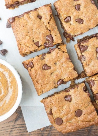 Almond Butter Oat Blondies. Soft and chewy cookie bars with a subtle caramel flavor! Gluten-free. Homemade Cherry Pies, Cherry Pie Recipe, Chocolate Chip Blondies, Best Guacamole Recipe, Sugar Free Cake, Healthy Chocolate Chip, Blondies Recipe, My Favorite Recipes, Cherry Pie Filling