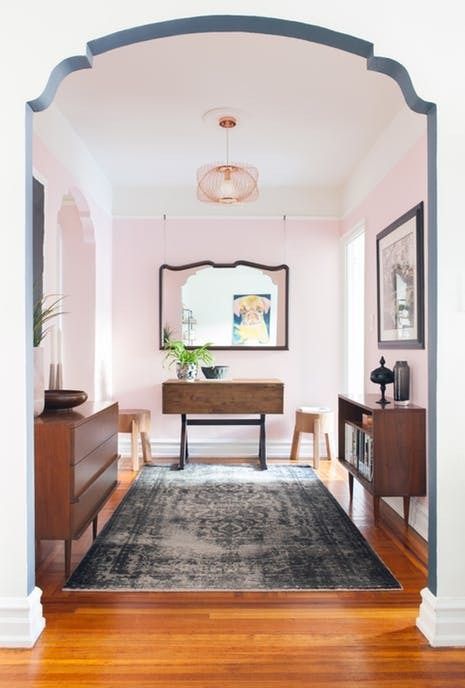 House Tour: A Small Southern Style Brooklyn Home | 525-square-foot Brooklyn apartment is sleek, simple and has just the right amount of Savannah, Georgia-inspired Southern quirkiness. Archways In Homes, Brooklyn Home, Brooklyn Apartment, Foyer Decorating, Brown Furniture, Hall Design, घर की सजावट, Entry Hall, Architectural Features