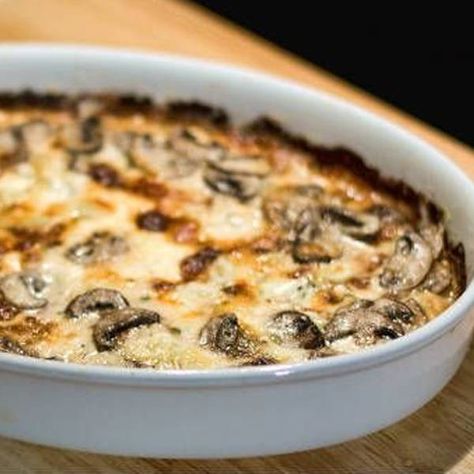 Potato and Mushroom Gratin Mushroom Gratin, Potato And Mushroom, Mushroom Bake, Madeira Sauce, Potato Gratin Recipe, Popover Recipe, How To Make Potatoes, Low Carb Veggies, Gratin Dish