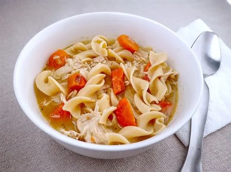 Low Sodium Chicken Noodle Soup - Tasty, Healthy Heart Recipes Egg Noodle Chicken Soup, Chicken Egg Noodle Soup, Vegetable Noodle Soup, Heart Healthy Recipes Low Sodium, Chicken Noodle Soup Crock Pot, Chicken Soup Recipe, Vegetable Noodles, Chicken Noodle Soup Homemade, Low Sodium Recipes