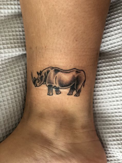 Small Rhino Tattoo, Rhino Tattoo Design, Rhino Tattoo Ideas, Rhino Tattoos, Bug Tattoo Design, Rhinoceros Tattoo, Sea Tattoo Sleeve, Ink Tattoo Ideas, Rhino Tattoo