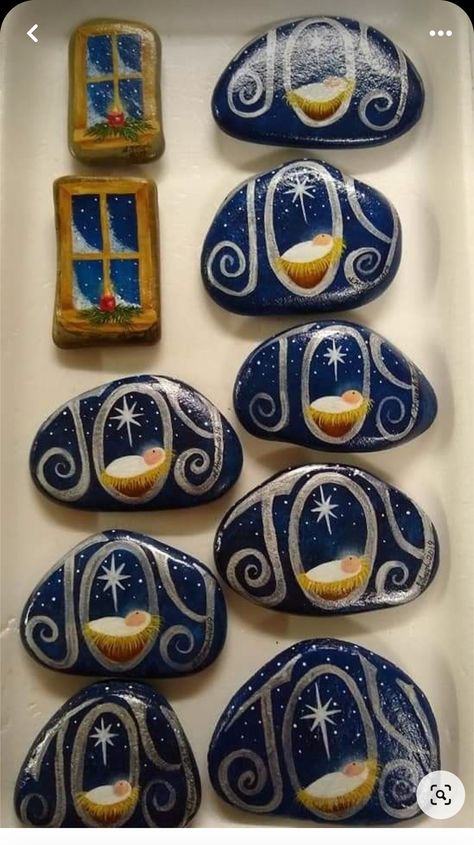 Christmas Stones, Nativity Painting, Christmas Pebble Art, Diy Project Ideas, Diy Rock Art, Stone Art Painting, Christmas Rock, Painted Rocks Craft, Painted Rocks Diy