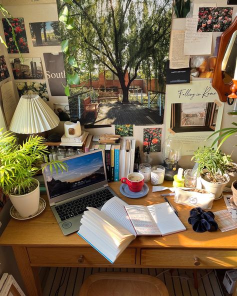 Uni Desk, Uni Bedroom, Desk Tour, Cozy Desk, Dorm Inspo, Future Room, Uni Room, Desk Inspiration, Room Makeover Inspiration