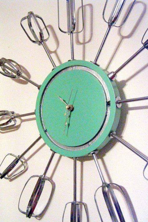 Clever Koti Diy, Kitchen Clocks, Diy Upcycling, Eat Healthy, Saturated Color, Retro Kitchen, 인테리어 디자인, Repurpose, Kitchen Utensils