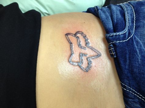 Fox racing! Yeah buddy! Fox Logo Tattoo, Fox Racing Tattoos, Fox Racing Logo, Racing Tattoos, Fox Logo, Fox Tattoo, Fox Racing, Tattoos And Piercings, Infinity Tattoo