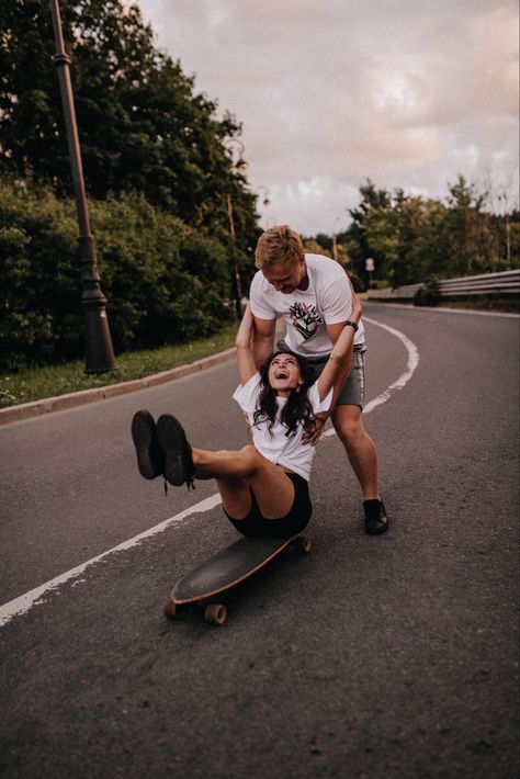 Skate Couple Photoshoot, Skater Couples Photoshoot, Skateboard Engagement Photos, Couple Skater, Longboard Photoshoot, Skate Park Photoshoot, Skateboarding Couples, Skateboard Couple, Skate Shoot