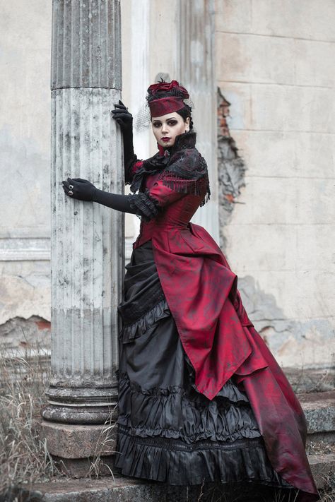 Elegant Gothic Victorian Style (black and red steamgoth dress) - For costume tutorials, clothing guide, fashion inspiration photo gallery, calendar of Steampunk events, & more, visit SteampunkFashionGuide.com Victorian Style Wedding Dress, Victorian Style Wedding, Kawaii Clothes Goth, Black Vampire, Mode Steampunk, Victorian Era Fashion, Medieval Gown, Red Gothic, Fall Fashion Skirts