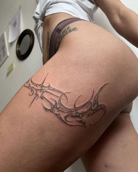 Thigh Tattoos Women Cybersigilism, Thigh Tattoos Women Cybersigil, Pelvic Tattoo Hip For Women, Cibercigilismo Tattoo, Hip Tattoo Designs Unique, Thigh Tattoos Women Wrap Around, Side Of Hip Tattoo, Cybersigilism Tattoo Back, Back Thigh Tattoos Women