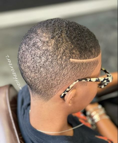 4c Fade Haircut Women, Short Shaved Hair, Black Hair Haircuts, Chop Hairstyles, Top Fade Haircut, Faded Haircut, Fade Haircut Women, Short Black Natural Hairstyles, Comb Twist