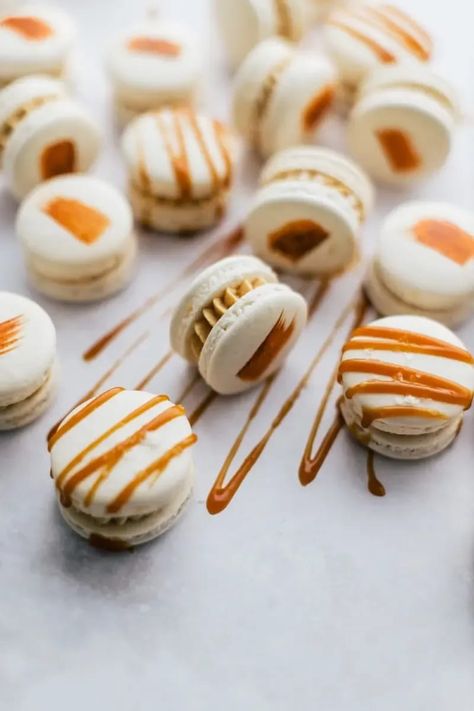 Salted Caramel Buttercream Macarons Salted Caramel Macarons, Caramel Macarons, French Macaroon Recipes, Salted Caramel Buttercream, French Cookies, Macaron Flavors, Caramel Buttercream, Macaron Cookies, French Macaroons