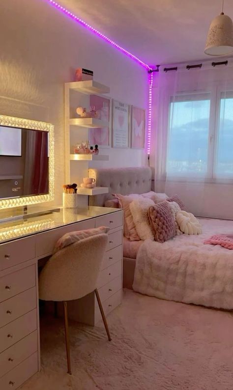 Rum Inspiration, Bedroom Ideas For Small Rooms Cozy, Cozy Ideas, Dream Bedroom Inspiration, White Room Decor, Luxury Room Bedroom, Classy Bedroom, Cherry Nails, Room Redesign