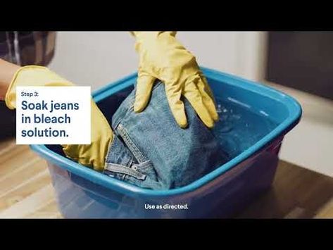 Discover how to lighten your jeans with the help of our bleach solution. We can guide you through the process so you can get the faded look you want quickly and easily. How To Bleach Jeans, Bleach Jeans Diy, Bleach Jeans, How To Make Jeans, How To Fade, Bleached Jeans, Faded Jeans, Denim Blue Jeans, Jeans Diy