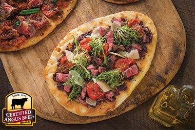 Mediterranean Steak Flatbread Steak Flatbread, Mediterranean Steak, Healthy Quick Dinner, Steak Tomatoes, Angus Beef Recipes, Beef Appetizers, Mediterranean Foods, Mediterranean Cooking, Crisp Bread